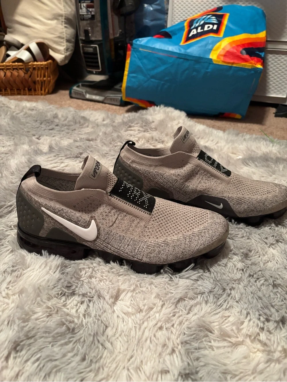 Nike Men’s Slip-On Flyknit VaporMax Sneakers - Gray/White/Black